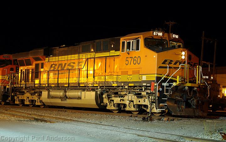 BNSF 5760 at Night - ES44AC.jpg